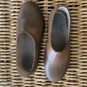 Gardenheir french hemp clogs
